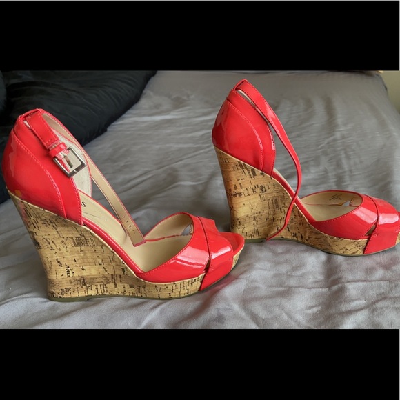 *Great Condition* PLEASE BUY, moving! Sz 9.5 Guess Bright Coral Wedges - Picture 1 of 5